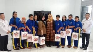 Hari Ibu: Sri Laelasari Berbagi Kebahagian Kepada Warga Binaan Perempuan