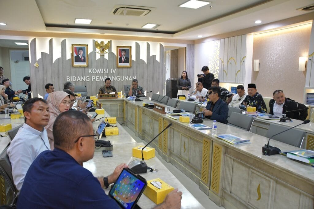 Rapat kerja Komisi IV DPRD Jawa Barat membahas tambang ilegal dan tata ruang wilayah