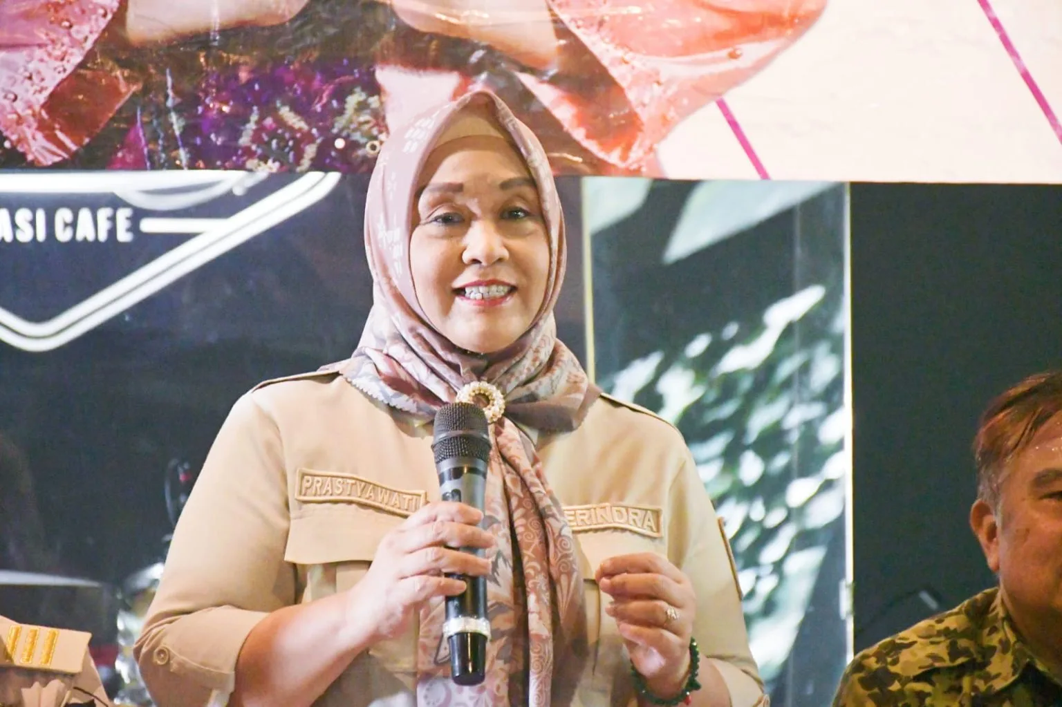 Prasetyawati Dorong Masyarakat Bogor Manfaatkan Perlindungan Tenaga Kerja.