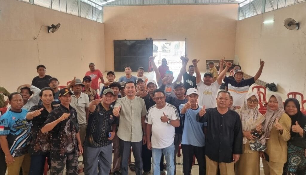 Andhika Surya Gumilar sosialisasi Perda Perlindungan Tenaga Kerja bersama warga Desa Sumber Kulon, Majalengka