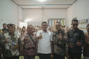 Maula Akbar berdialog dengan warga dalam kegiatan reses di Aula Desa Hegarmanah, Purwakarta, Kamis 24 Juli 2025.