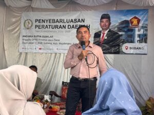 Jalan rusak Subang berdampak pada distribusi hasil pertanian dan usaha warga desa.