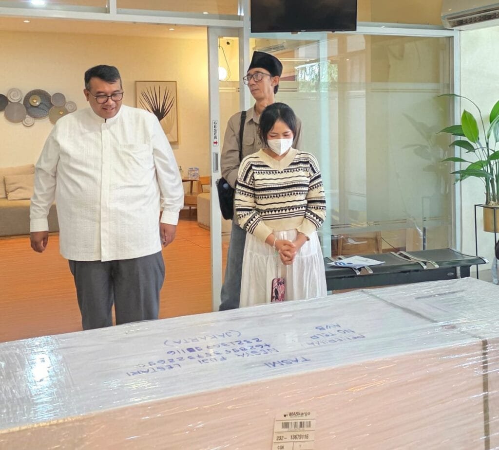 George Edwin Sugiharto bantu pemulangan jenazah Tasmi pekerja migran Indonesia dari Malaysia.