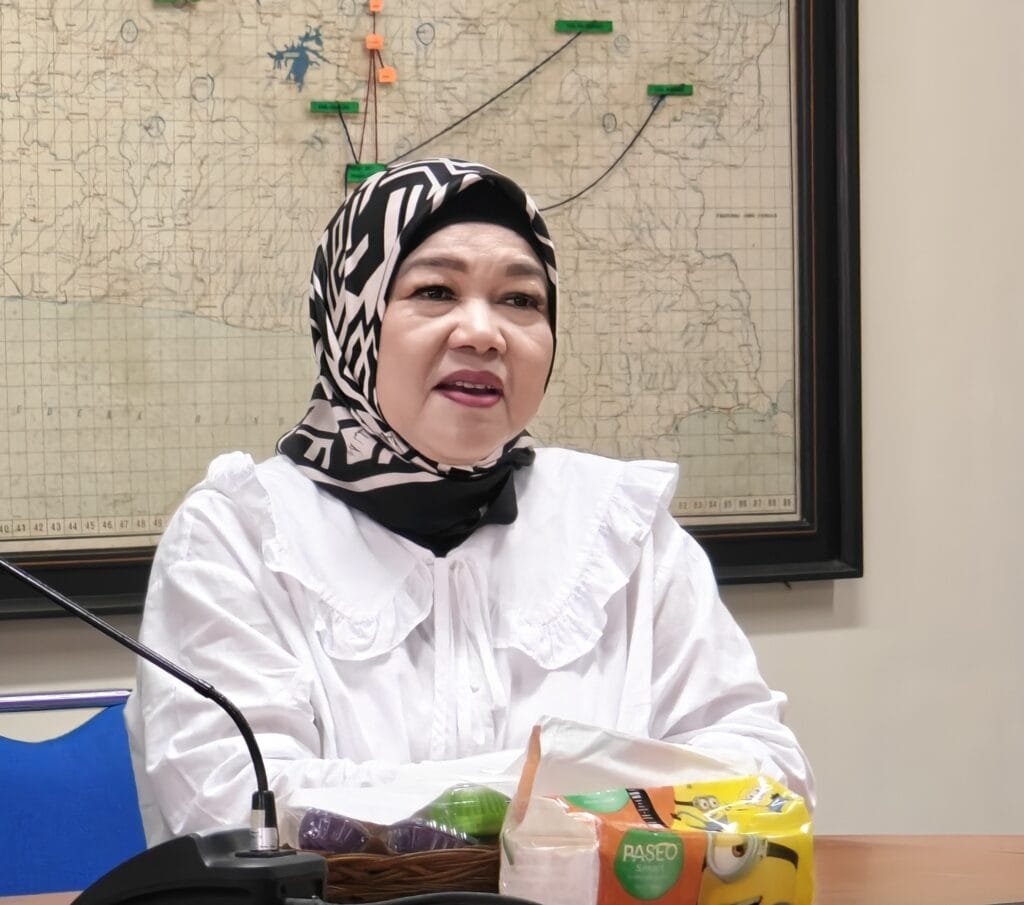Wakil Ketua Komisi II DPRD Jabar, Hj. Lina Ruslinawati, saat kunjungan kerja ke UPTD BPTPH Ciganitri.
