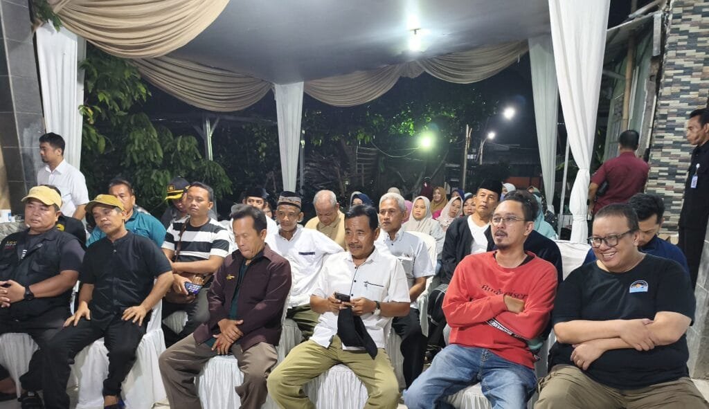 Pradi Supriatna menjelaskan isi Perda No.1 Tahun 2021 kepada pengelola pesantren di Depok