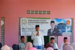 Abdul Karim menyampaikan paparan Perda Pesantren di Ponpes Safinati Mekarsari, Cianjur