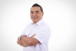 Syharir Peduli memberikan KIS kepada Ibu Rosita, warga tidak mampu di wilayah Kabupaten Bekasi.