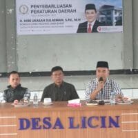 Heri Ukasah Sulaeman Sosialisasi Perda Pesantren: Dorong Kemajuan Pendidikan Keagamaan di Jabar Heri Ukasah Sulaeman menyampaikan materi sosialisasi Perda No.1 Tahun 2021 di Desa Licin, Cimalaka, Sumedang