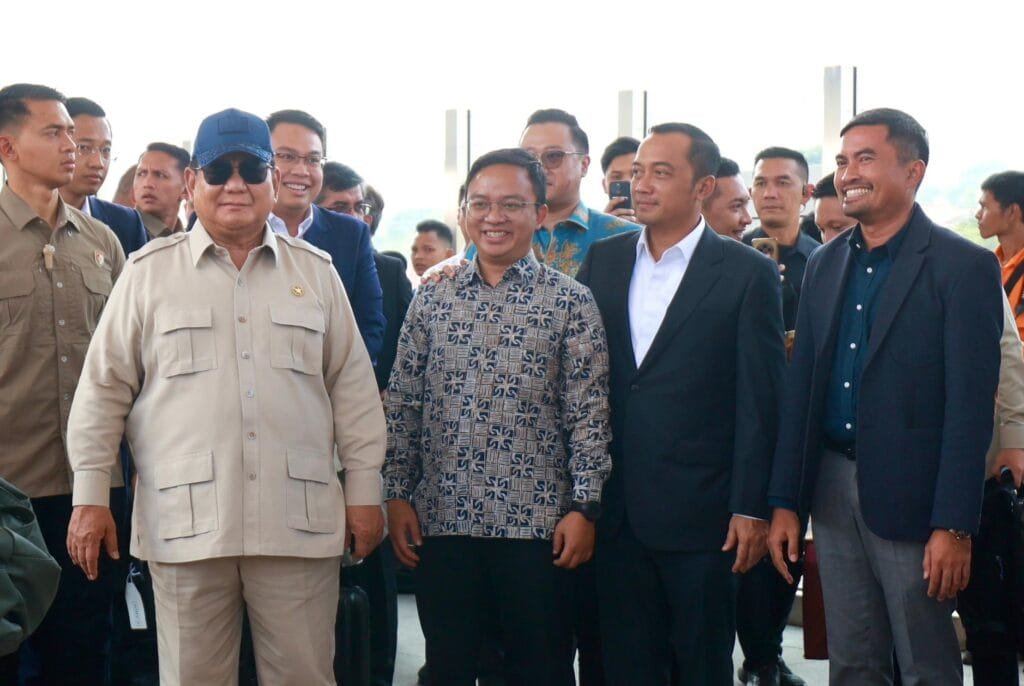 Anggota DPRD Jabar Andhika Surya Gumilar memberikan ucapan ulang tahun kepada Presiden Prabowo Subianto