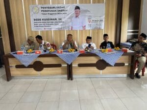 Dede Kusdinar anggota DPRD Jabar Fraksi Gerindra berdialog dengan masyarakat Samarang