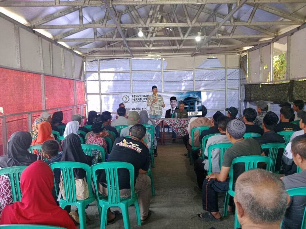 Generasi muda berdiskusi tentang peran pemuda dalam pembangunan daerah bersama Anggota DPRD Jabar, Abdul Karim.
