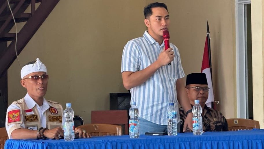 Abdul Karim berbicara di hadapan warga saat kegiatan reses di Kecamatan Bojong Picung