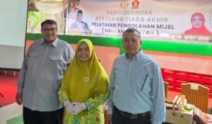 George Edwin Sugiharto dari Fraksi Gerindra menyampaikan pentingnya kepedulian lingkungan di hadapan peserta pelatihan.