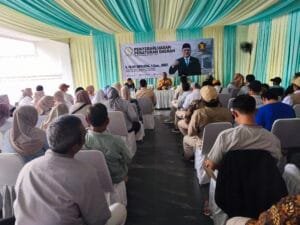 Anggota DPRD Jabar Pradi Supriatna menyampaikan sosialisasi Perda No.6/2019 di Kelurahan Kukusan, Depok.