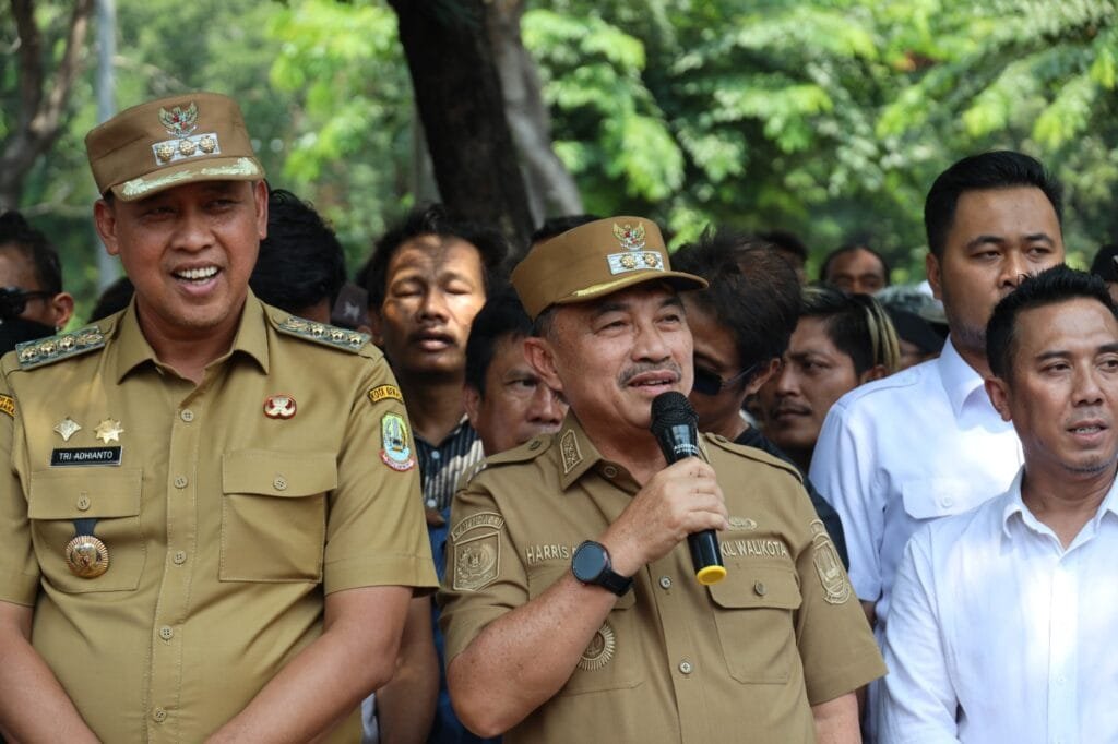 Abdul Harris Bobihoe ;sebut Warga Kota Bekasi beraktivitas dengan aman dan kondusif berkat sinergi aparat dan masyarakat