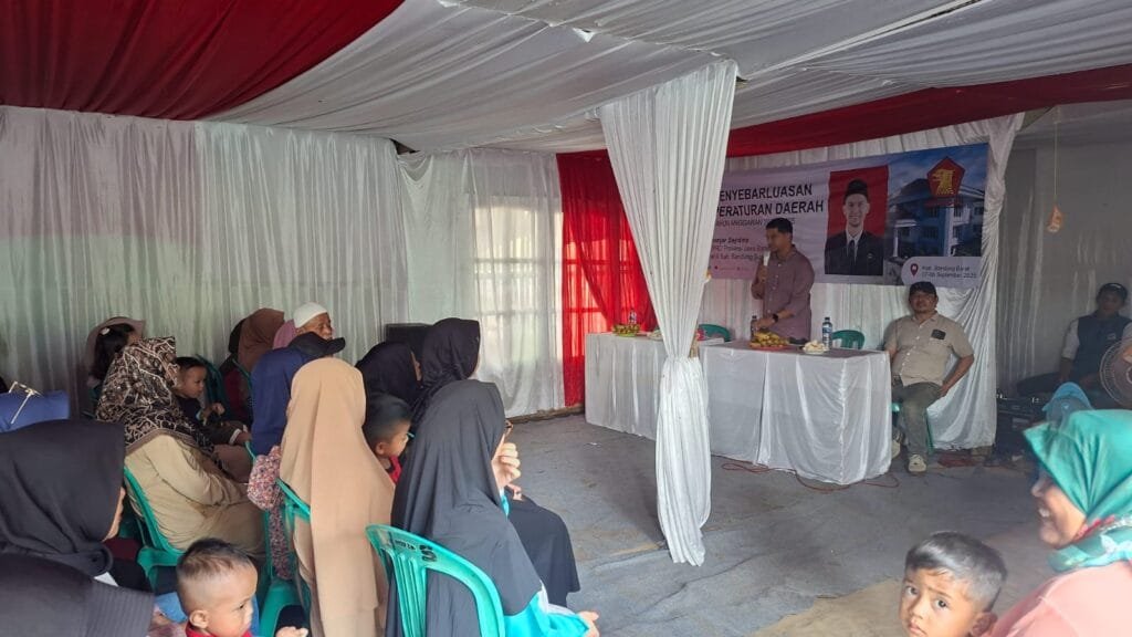 Pelaku UMKM Jawa Barat mendapat pembekalan digitalisasi dan standarisasi produk.