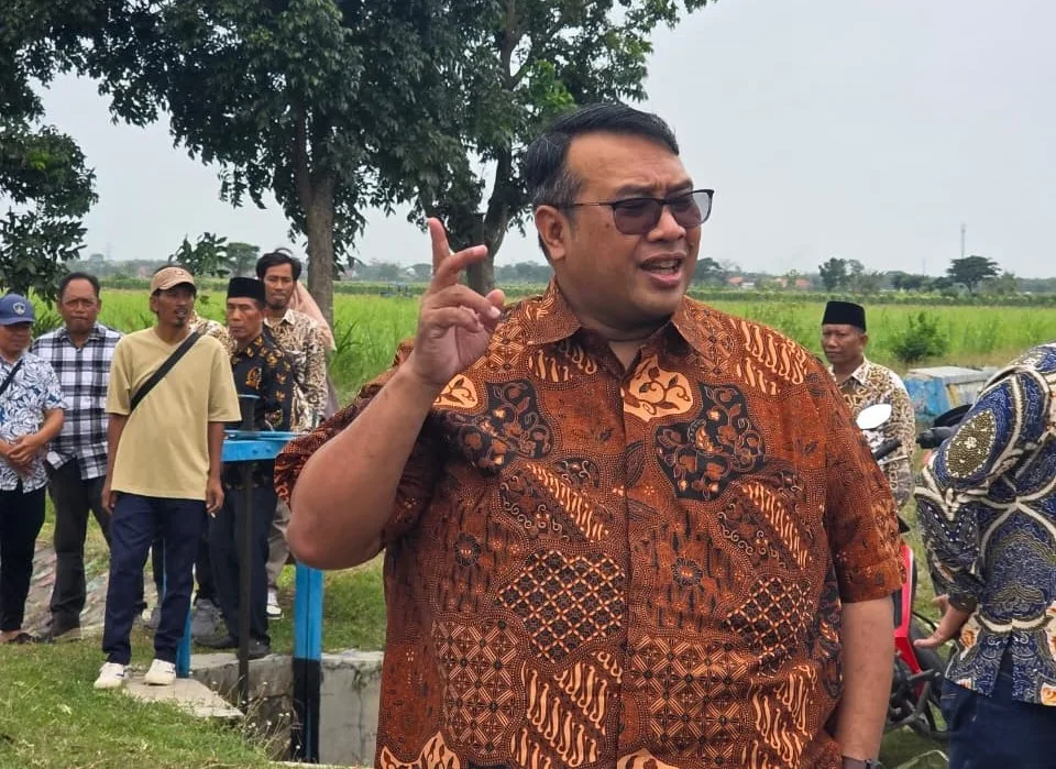 Anggota DPRD Jabar George Edwin Sugiharto meninjau potensi wilayah CDPOB Cirebon Timur
