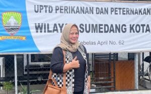Tina Wiryawati meninjau UPTD Perikanan dan Peternakan di Kabupaten Sumedang