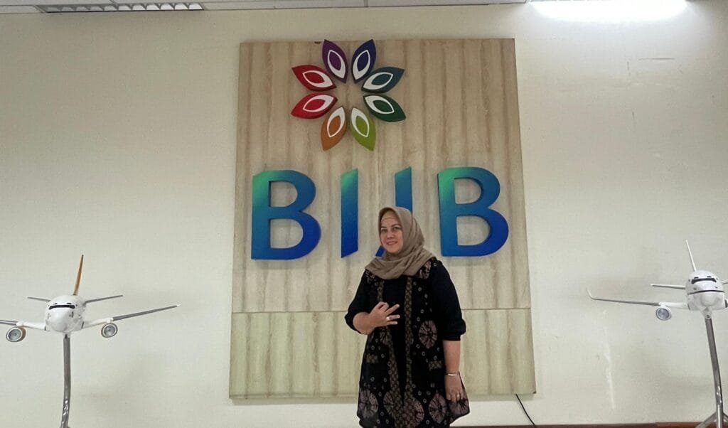 Tina Wiryawati meninjau Bandara Internasional Jawa Barat di Majalengka