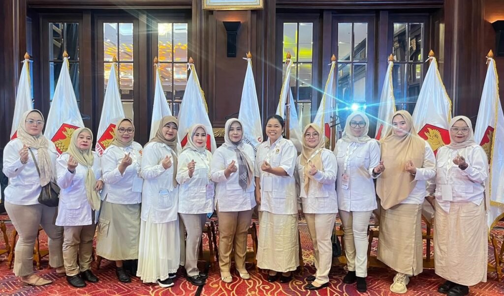 Ketua PD PIRA Jawa Barat Prasetyawati bersama PIRA Jawa Barat saat Munas PIRA 2025 di Hotel Bidakara Jakarta