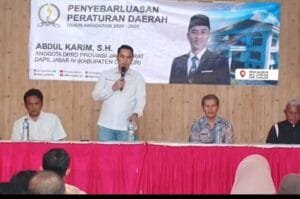 : Anggota DPRD Jabar Abdul Karim memaparkan isi Perda Perkebunan di Aula Desa Nagrak, Cianjur