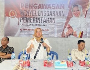 Anggota DPRD Jabar Hj. Tina Wiryawati hadir dalam kegiatan pelayanan pemerintah yang diikuti warga Ciamis