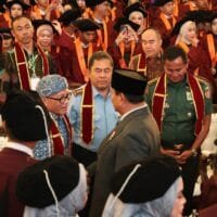 Buky Wibawa menghadiri acara wisuda dan penerimaan mahasiswa baru Universitas Kebangsaan Republik Indonesia (UKRI) di Bandung.