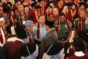 Buky Wibawa menghadiri acara wisuda dan penerimaan mahasiswa baru Universitas Kebangsaan Republik Indonesia (UKRI) di Bandung.