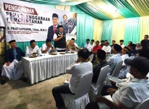 Anggota DPRD Jabar Pradi Supriatna menyerap aspirasi warga saat kegiatan pengawasan pemerintahan di Kelurahan Kukusan, Depok.