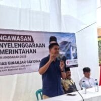 Tobias Ginanjar Sayidina saat menyampaikan sosialisasi pengawasan penyelenggaraan pemerintahan di Desa Mekarjaya, Bandung Barat.