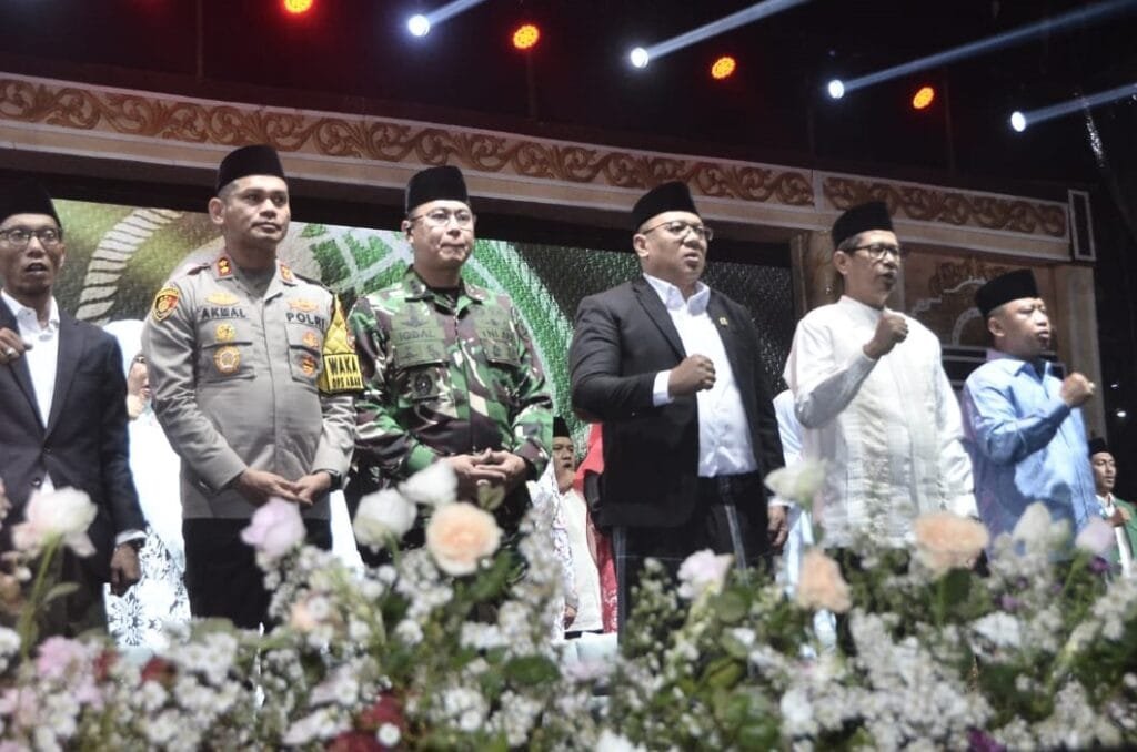 Pradi Supriatna memberikan sambutan dalam peringatan Hari Santri Nasional di Kota Depok.