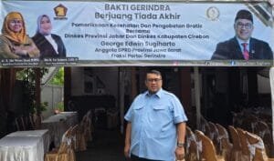 George Edwin Sugiharto bersama tenaga kesehatan saat pemeriksaan dan pengobatan gratis di Talun, Cirebon.