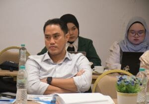 Nelayan mengikuti diskusi mengenai tantangan penerapan PIT di Jawa Barat