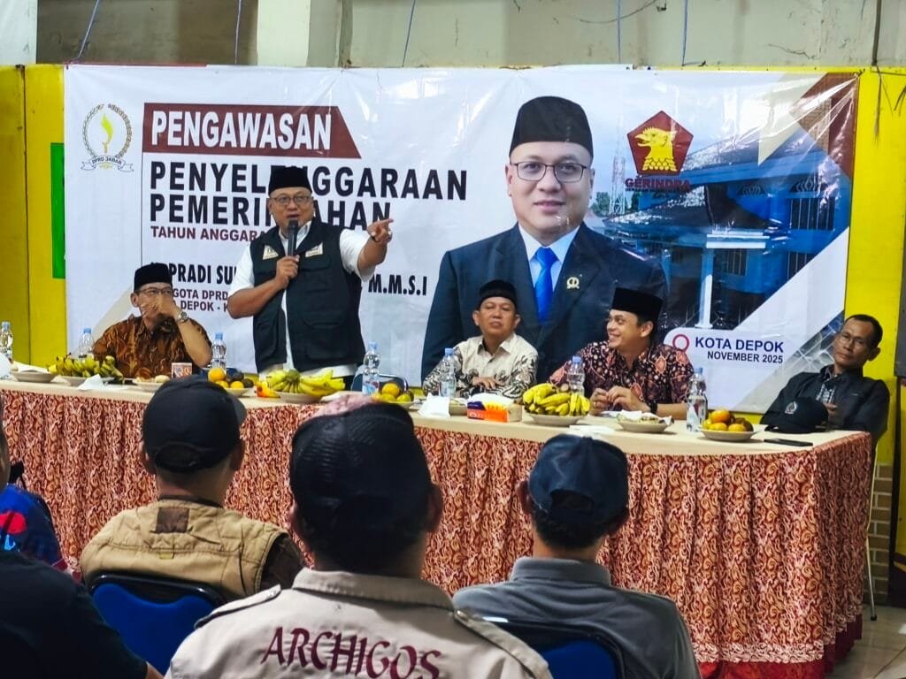 Pradi Supriatna melakukan pengawasan pembangunan dan berdialog dengan masyarakat di Kelurahan Tanah Baru, Beji, Depok