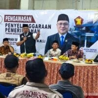 Pradi Supriatna melakukan pengawasan pembangunan dan berdialog dengan masyarakat di Kelurahan Tanah Baru, Beji, Depok