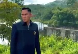 Abdul Karim, anggota Komisi IV DPRD Jawa Barat, saat meninjau kondisi pembangunan jembatan Kadupandak–Cijati di Cianjur