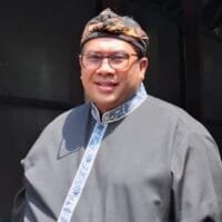 George Edwin Sugiharto dan anggota Komisi V DPRD Jawa Barat meninjau Masjid Agung Sang Cipta Rasa Cirebon