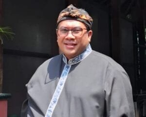 George Edwin Sugiharto dan anggota Komisi V DPRD Jawa Barat meninjau Masjid Agung Sang Cipta Rasa Cirebon