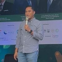 Abdul Karim, anggota Komisi IV DPRD Jawa Barat, memberikan pemaparan kepada petani dalam Mimbar Sarasehan Festival Ngopi Tani di Puncak Resort International, Cianjur