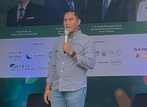 Abdul Karim, anggota Komisi IV DPRD Jawa Barat, memberikan pemaparan kepada petani dalam Mimbar Sarasehan Festival Ngopi Tani di Puncak Resort International, Cianjur