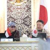 Buky Wibawa memimpin pertemuan dengan delegasi Parlemen Shizouka Jepang di Bandung.