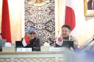 Buky Wibawa memimpin pertemuan dengan delegasi Parlemen Shizouka Jepang di Bandung.