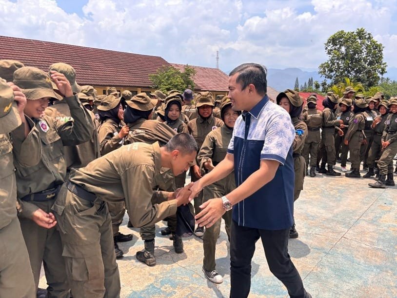 Para pelajar mengikuti sesi pendidikan politik yang dibawakan Andhika Surya Gumilar.