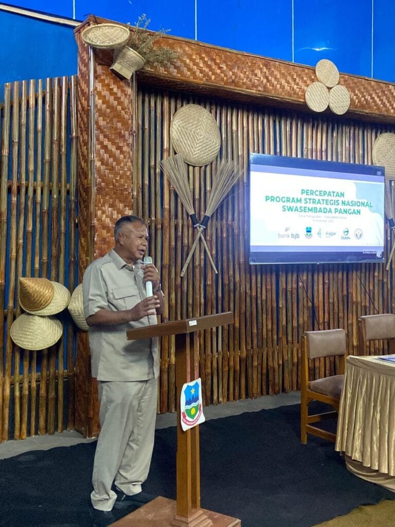 Dede Kusdinar menyampaikan arah kebijakan percepatan swasembada pangan di Cisurupan.