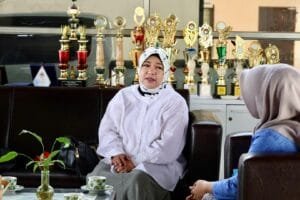 Lina Ruslinawati Balai Perlindungan Tanaman meninjau fasilitas program perlindungan budidaya di Bandung