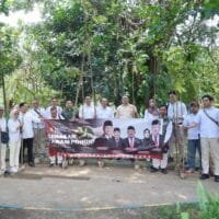 Toni Wijaya memimpin Gerindra Kota Bandung menanam 100 pohon untuk pelestarian lingkungan