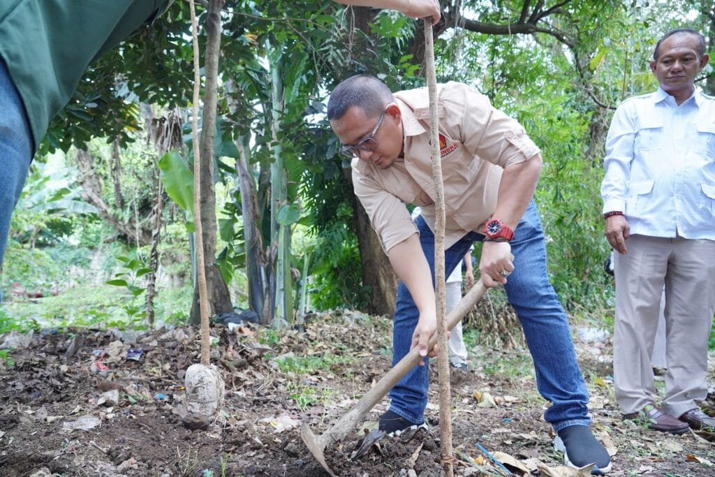 Gerindra Kota Bandung menanam pohon serentak di 30 kecamatan Kota Bandung