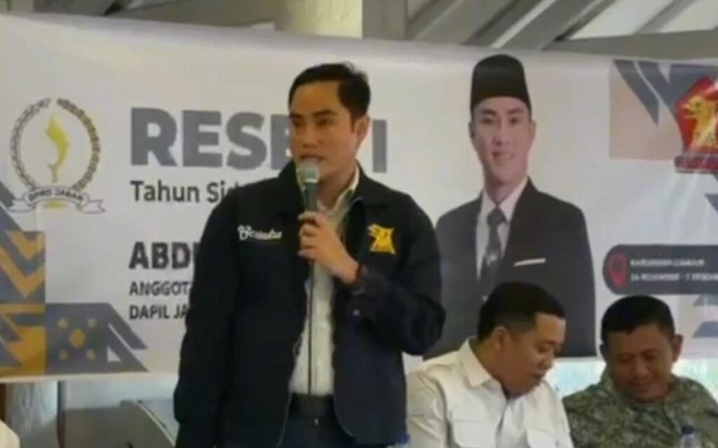 Para kepala desa berdialog mengenai Pembangunan Cianjur Selatan dalam kegiatan reses