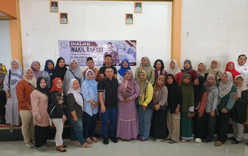 Syahrir berdialog dengan warga Lambangsari dalam Dialog Wakil Rakyat 2025