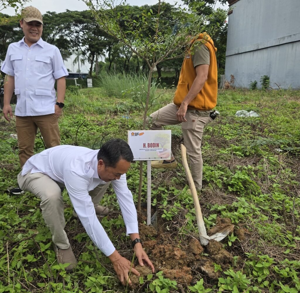 Gerindra Kabupaten Bekasi Distribusikan Bibit Pohon ke PAC dan Ranting
